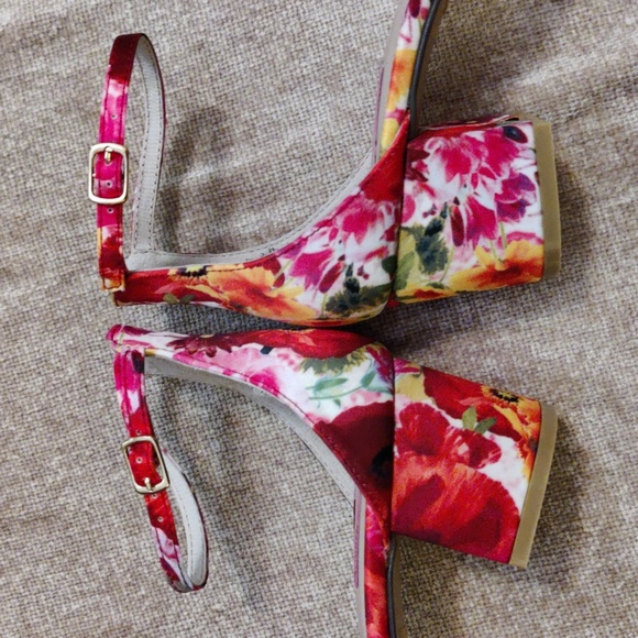 NEW Betsy Johnson Fay Floral Satin Tie-bow Peep toe heels with ankle straps, 8 - Picture 4 of 11